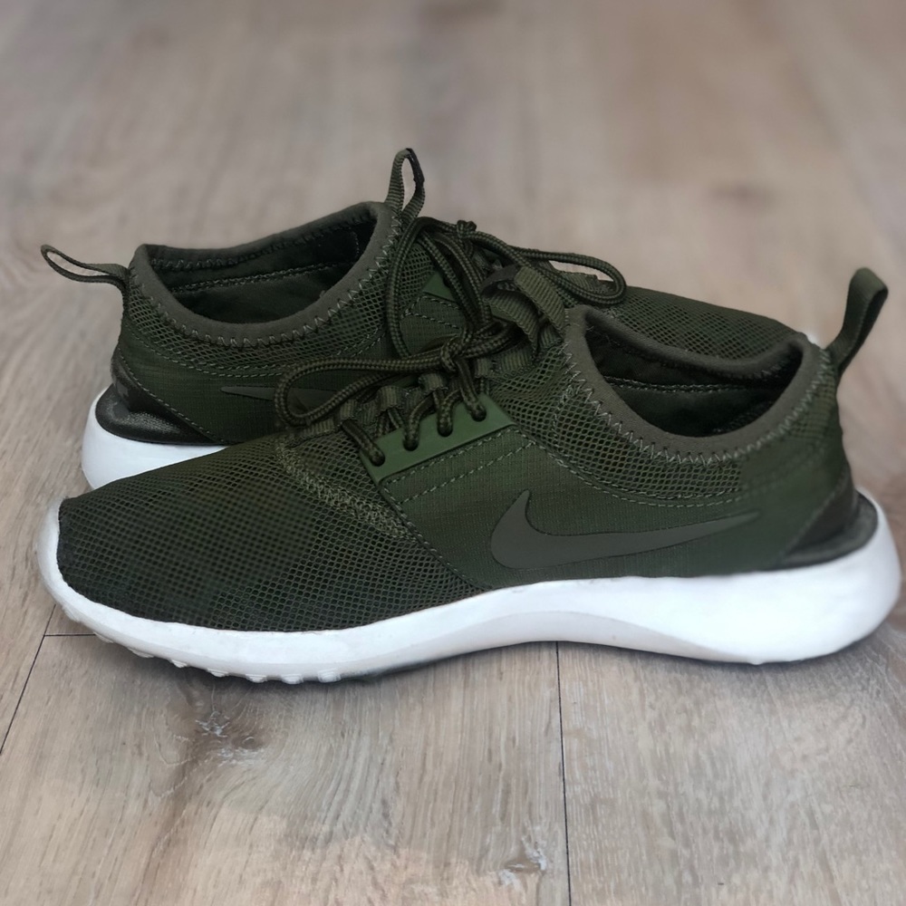 NIKE Juvenate Sneakers